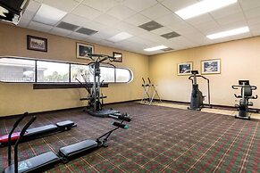 Econo Lodge Inn & Suites Conference Center