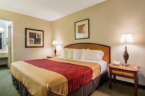 Econo Lodge Inn & Suites Conference Center