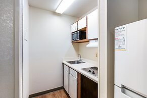 HomeTowne Studios by Red Roof Atlanta - Lawrenceville