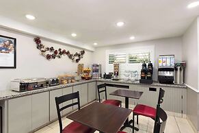 Ramada by Wyndham Medford Airport North