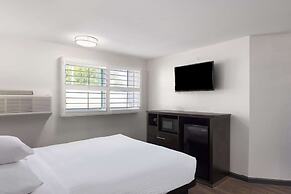 Ramada by Wyndham Medford Airport North