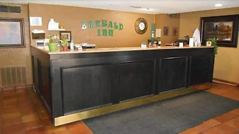 Econo Lodge Inn & Suites