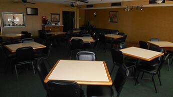 Econo Lodge Inn & Suites
