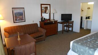 Econo Lodge Inn & Suites