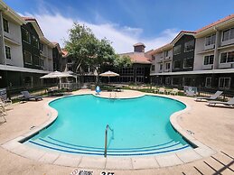 La Quinta Inn & Suites by Wyndham Dallas - Addison Galleria