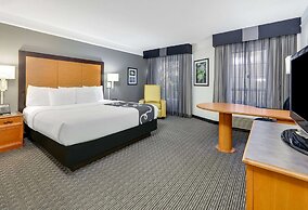 La Quinta Inn & Suites by Wyndham Dallas - Addison Galleria