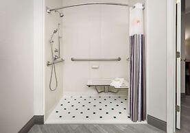 La Quinta Inn & Suites by Wyndham Dallas - Addison Galleria