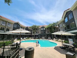 La Quinta Inn & Suites by Wyndham Dallas - Addison Galleria