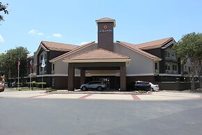 La Quinta Inn & Suites by Wyndham Dallas - Addison Galleria