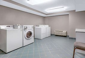 La Quinta Inn & Suites by Wyndham Dallas - Addison Galleria