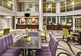 La Quinta Inn & Suites by Wyndham Dallas - Addison Galleria