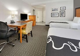 La Quinta Inn & Suites by Wyndham Dallas - Addison Galleria