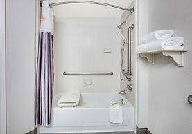 La Quinta Inn & Suites by Wyndham Dallas - Addison Galleria