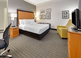 La Quinta Inn & Suites by Wyndham Dallas - Addison Galleria