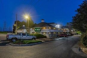 HomeTowne Studios by Red Roof Atlanta NE - Norcross South