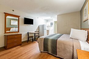 HomeTowne Studios by Red Roof Atlanta NE - Norcross South