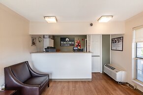 HomeTowne Studios by Red Roof Atlanta NE - Norcross South