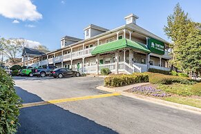 HomeTowne Studios by Red Roof Atlanta NE - Norcross South