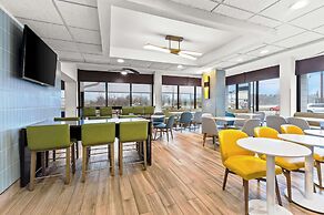 Comfort Inn & Suites Evansville Airport