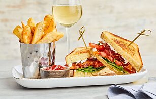 Courtyard by Marriott Austin The Domain Area