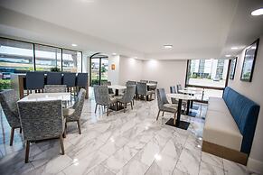 La Quinta Inn & Suites by Wyndham Dallas I-35 Walnut Hill Ln