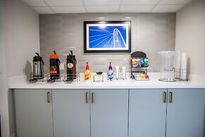 La Quinta Inn & Suites by Wyndham Dallas I-35 Walnut Hill Ln