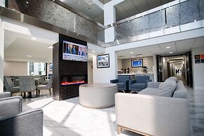 La Quinta Inn & Suites by Wyndham Dallas I-35 Walnut Hill Ln