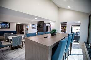 La Quinta Inn & Suites by Wyndham Dallas I-35 Walnut Hill Ln