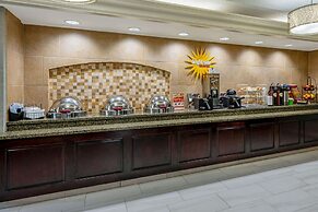 La Quinta Inn & Suites by Wyndham Dallas I-35 Walnut Hill Ln