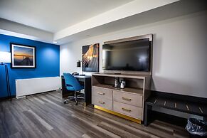 La Quinta Inn & Suites by Wyndham Dallas I-35 Walnut Hill Ln