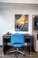 La Quinta Inn & Suites by Wyndham Dallas I-35 Walnut Hill Ln