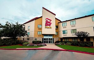 Red Roof Inn PLUS+ Houston - Energy Corridor