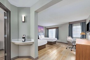 La Quinta Inn & Suites by Wyndham Dallas DFW Airport North