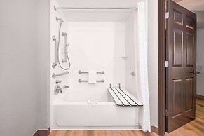 La Quinta Inn & Suites by Wyndham Dallas DFW Airport North