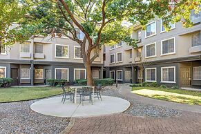 La Quinta Inn & Suites by Wyndham Dallas DFW Airport North