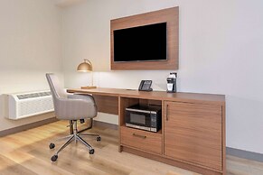 La Quinta Inn & Suites by Wyndham Dallas DFW Airport North