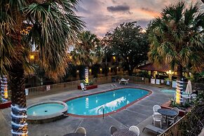 Family Garden Inn & Suites