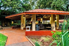 Family Garden Inn & Suites