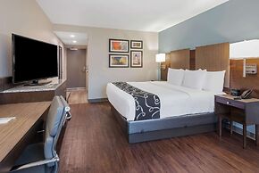 La Quinta Inn & Suites by Wyndham Aberdeen-APG