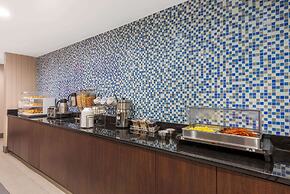 La Quinta Inn & Suites by Wyndham Aberdeen-APG