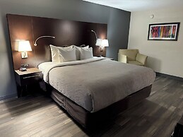 Quality Inn and Suites Livonia