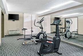 Quality Inn and Suites Livonia