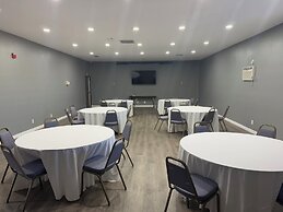HomeTowne Studios by Red Roof Ridgecrest