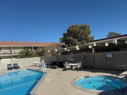 HomeTowne Studios by Red Roof Ridgecrest