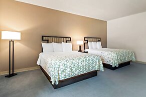 HomeTowne Studios by Red Roof Ridgecrest