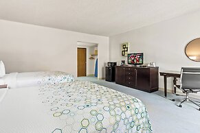 HomeTowne Studios by Red Roof Ridgecrest