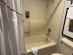 HomeTowne Studios by Red Roof Ridgecrest