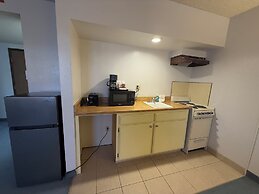 HomeTowne Studios by Red Roof Ridgecrest