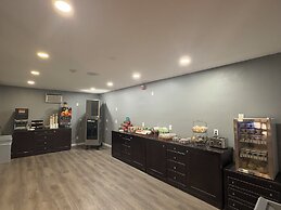 HomeTowne Studios by Red Roof Ridgecrest