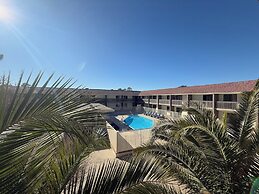 HomeTowne Studios by Red Roof Ridgecrest